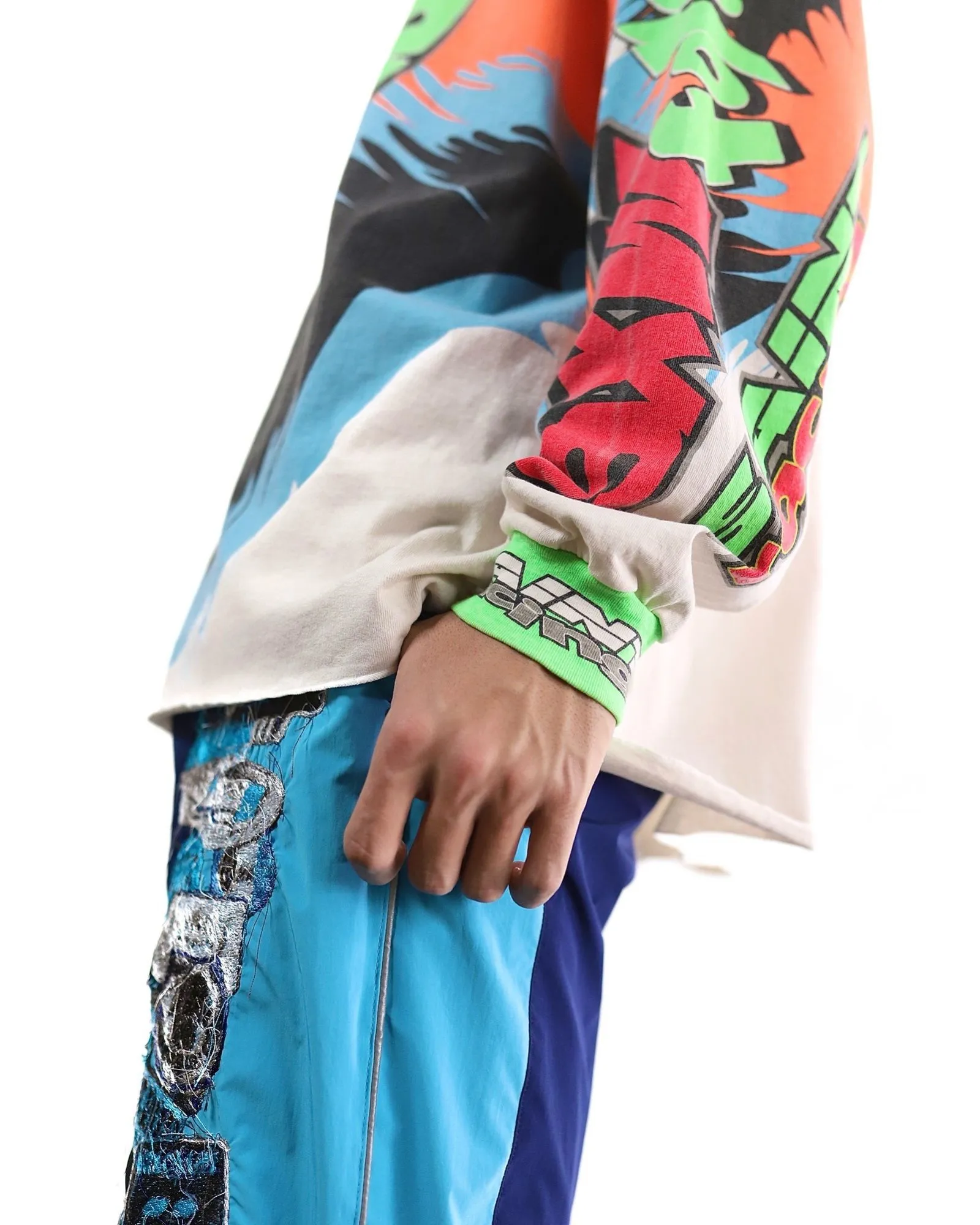 SAINT MICHAEL 24SS SAINT FORCE L/S TEE New Racing Retro Long Sleeve Off-white S-XL Front, left and right sleeves, even ribs are printed. There are more than 30 sets of samples in total. They are extremely complicated and all are oversized screen versions. Ready-made garments are washed and worn with Vintage value.